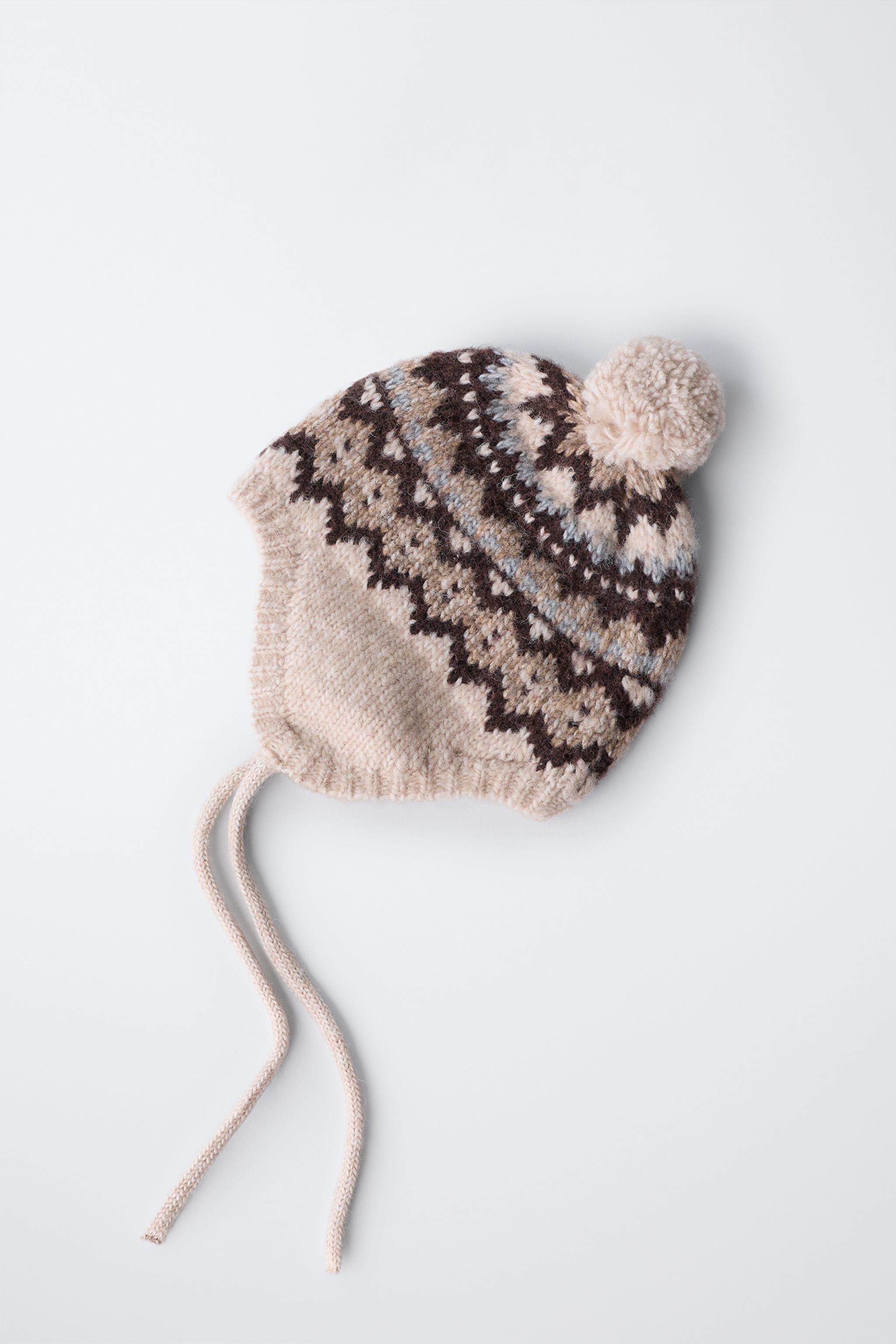 BONNET EN MAILLE JACQUARD AVEC POMPON